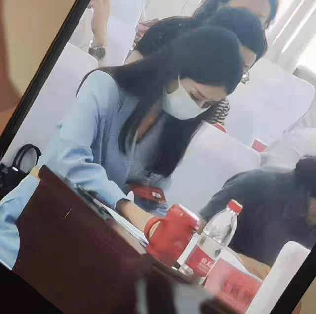 趙麗穎成河北影視協會副主席！穿千元衣氣質佳，與央視名嘴似姐妹