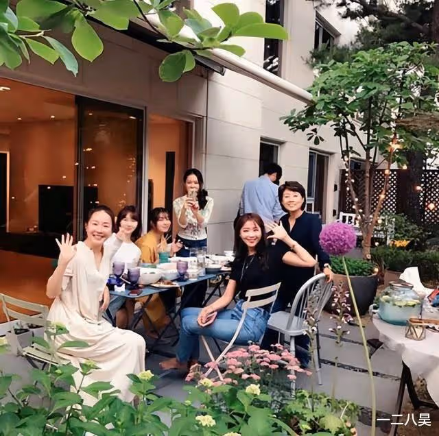 孫藝珍近照曝光引熱議!與玄彬住進豪宅別墅,網友:婚房白買了?
