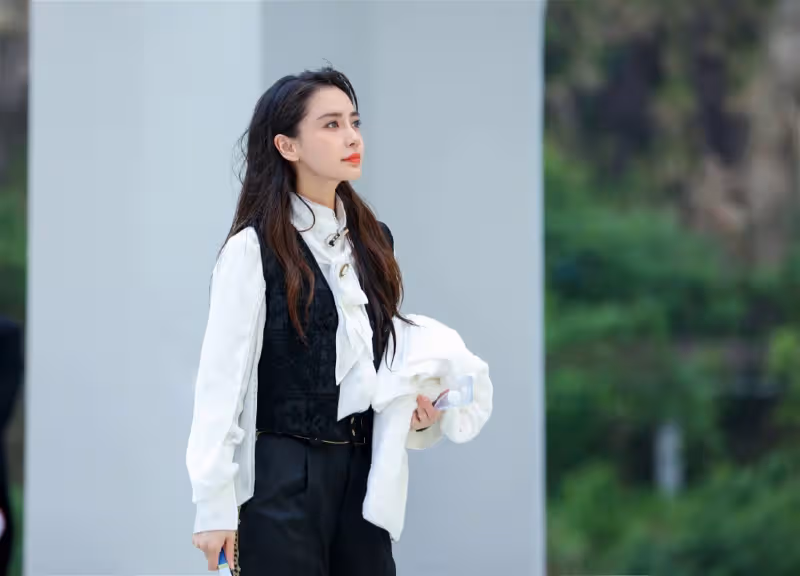 Angelababy連場吻戲仍輸楊冪　村姑趙麗穎狂贏收視