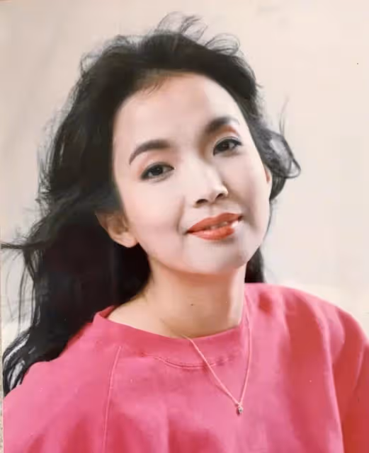 62歲呂麗萍在海外曬近況,看煙花為美國慶生,和三婚老公生活愜意