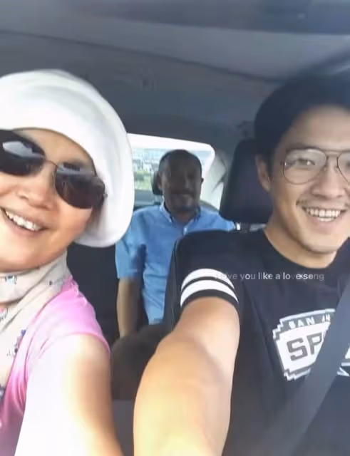 62歲呂麗萍在海外曬近況,看煙花為美國慶生,和三婚老公生活愜意