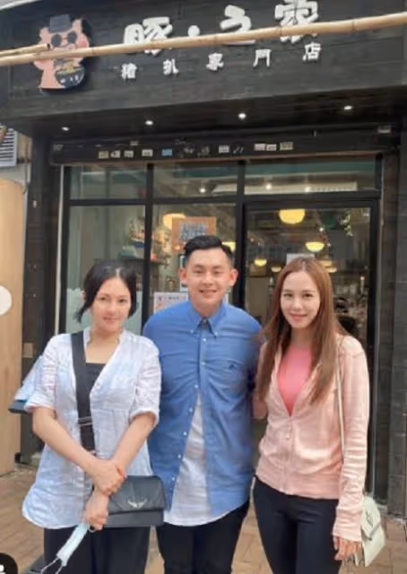兩代性感女神罕聚首!在小店大吃炸雞,李麗珍素顏不輸小28歲梁茵
