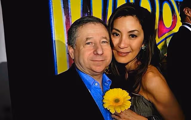 楊紫瓊確診康復後現身!與77歲未婚夫秀恩愛,訂婚多年仍未結婚