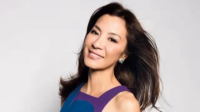 楊紫瓊確診康復後現身!與77歲未婚夫秀恩愛,訂婚多年仍未結婚