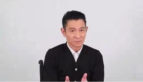 劉德華的豪宅堪比高級酒店,「金碧輝煌」不誇張,收藏室裡有一牆的榮譽