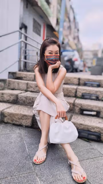 由姑姑養大，本土女星國小畢業就工作，賺錢32年嘆沒出息，終於有能力買孝親房給姑姑，含淚報恩