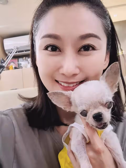 由姑姑養大，本土女星國小畢業就工作，賺錢32年嘆沒出息，終於有能力買孝親房給姑姑，含淚報恩