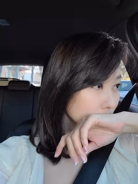 由姑姑養大，本土女星國小畢業就工作，賺錢32年嘆沒出息，終於有能力買孝親房給姑姑，含淚報恩
