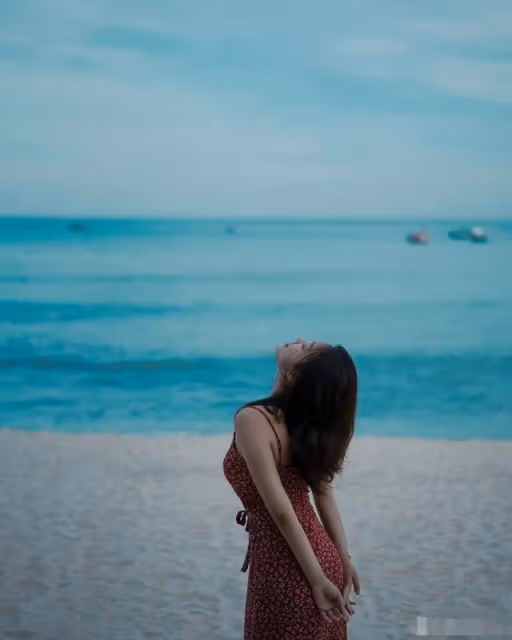 主持人李靜女兒罕曬照!身材豐腴腰間贅肉搶眼,即將入讀世界名校
