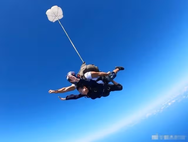 主持人李靜女兒罕曬照!身材豐腴腰間贅肉搶眼,即將入讀世界名校