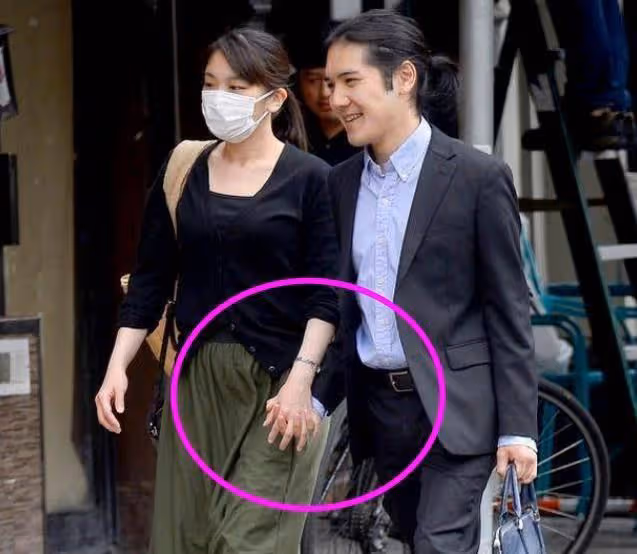 真子公主婚後真幸福,跟小室圭十指緊扣逛街,平民生活也有滋有味