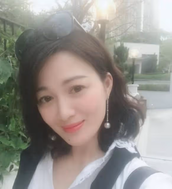 生活滋潤!45歲知名港星罕見曬3歲女兒近況,再婚後秒變8億貴婦