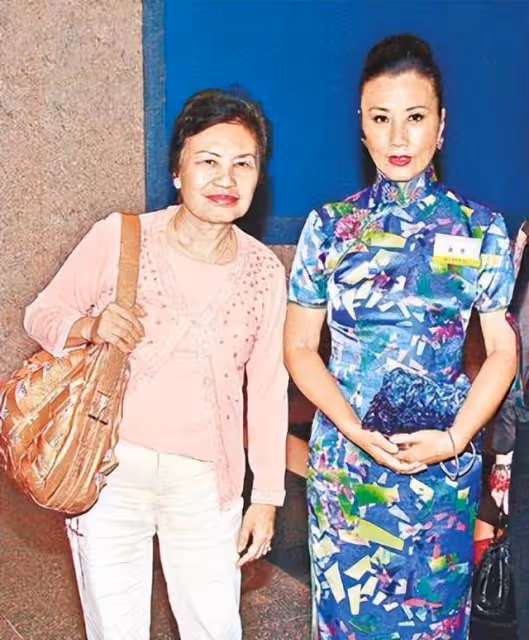 狀態佳!85歲香港知名老戲骨獲好友送壽桃慶生,曾鬼門關前走一遭