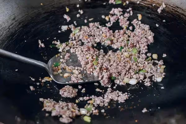 蘿蔔的爽脆和香菇的鮮香，搭配肉末的香味，這碗燉蘿蔔很下飯！
