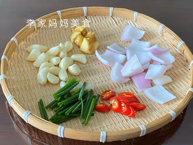 入夏後，吃牛羊肉不如吃它，才10元1斤，營養滋補不上火，真香