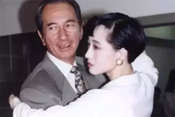 賭王愛利智為何不娶?並非3位太太反對,原因有3點