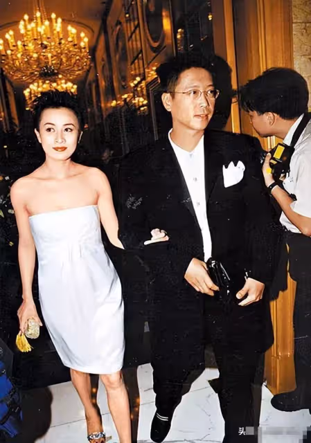 何超瓊:曾攜10億嫁給許晉亨,失婚22年後如今生活差距巨大