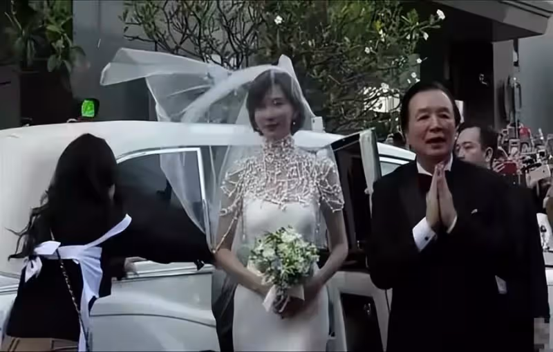 「隱形富婆」林志玲:一場飯局要價千萬,坐擁和英國女皇同款豪車