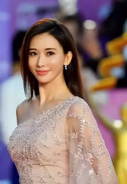 「隱形富婆」林志玲:一場飯局要價千萬,坐擁和英國女皇同款豪車