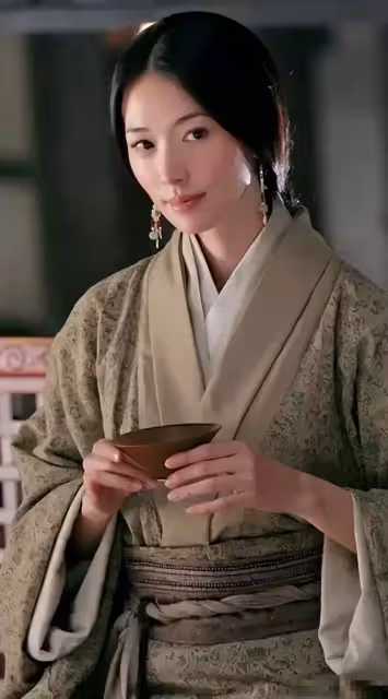 「隱形富婆」林志玲:一場飯局要價千萬,坐擁和英國女皇同款豪車