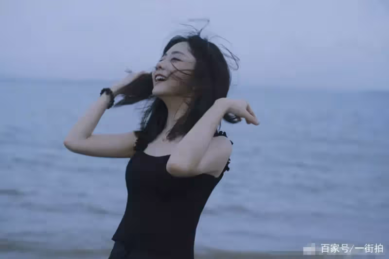 譚松韻懟臉美照,膠原蛋白小肉臉,網友:30多歲像17歲未成年!