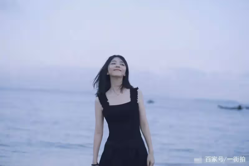 譚松韻懟臉美照,膠原蛋白小肉臉,網友:30多歲像17歲未成年!