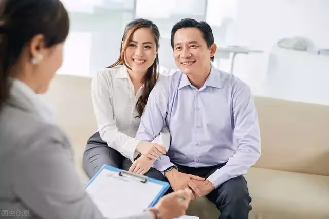 請保姆4000上班4800,妻子堅持上班,丈夫:在家帶孩子享清福不好嗎