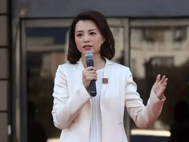 董卿丈夫密春雷被強制執行7億元,已失聯5個月,被曝賣房還債
