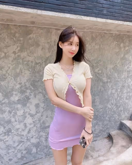 她出身低微靠炸裂身材吸粉200萬,因尺度太大遭封禁,DJ Miu再啟程