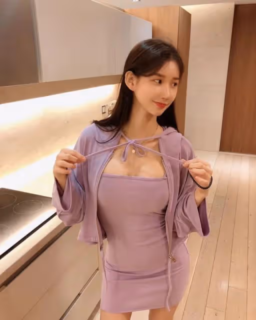 她出身低微靠炸裂身材吸粉200萬,因尺度太大遭封禁,DJ Miu再啟程