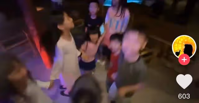 58歲孫興帶娃民宿蹦迪,現場設備簡陋被指不安全,家長怒斥無人理