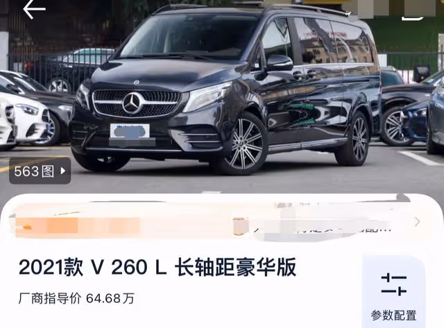 王思聰攜女友外出吃火鍋,牽手摟肩感情甜蜜,包裹嚴實被嘲不怕熱