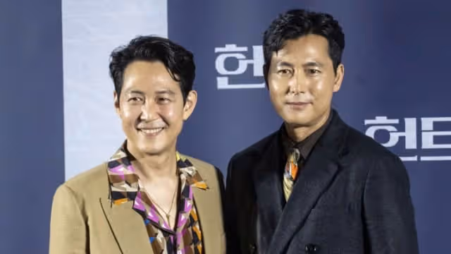 相隔23年合作拍戲　李政宰、鄭雨盛同框宣傳「Hunt」