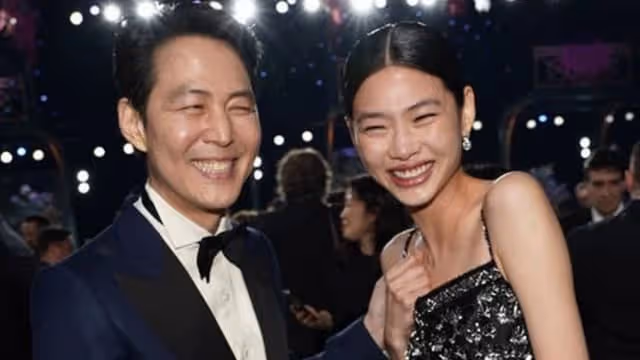 相隔23年合作拍戲　李政宰、鄭雨盛同框宣傳「Hunt」