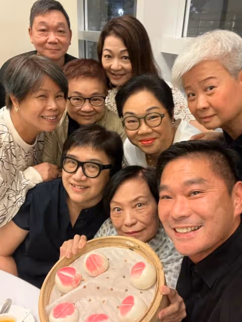 獲好友送壽桃慶85歲生日　余慕蓮精神現身好友曝現況