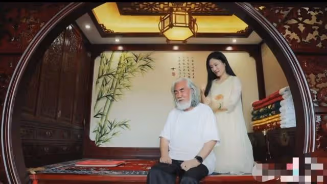 張紀中曬寵妻日常，與小31歲嬌妻秀恩愛被嘲太辣眼，憤怒回懟網友