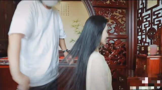 張紀中曬寵妻日常，與小31歲嬌妻秀恩愛被嘲太辣眼，憤怒回懟網友