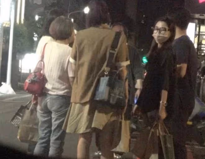 偶像劇女王陳怡蓉疑懷二胎!扶肚子下台階腹部隆起,本人親自回應