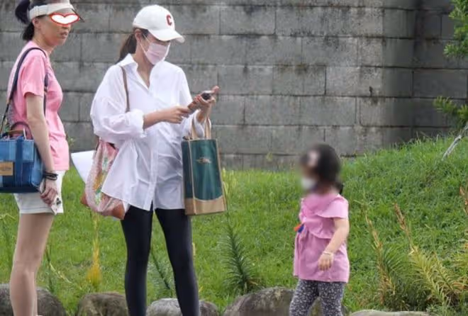 偶像劇女王陳怡蓉疑懷二胎!扶肚子下台階腹部隆起,本人親自回應