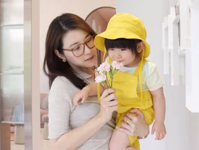 偶像劇女王陳怡蓉疑懷二胎!扶肚子下台階腹部隆起,本人親自回應