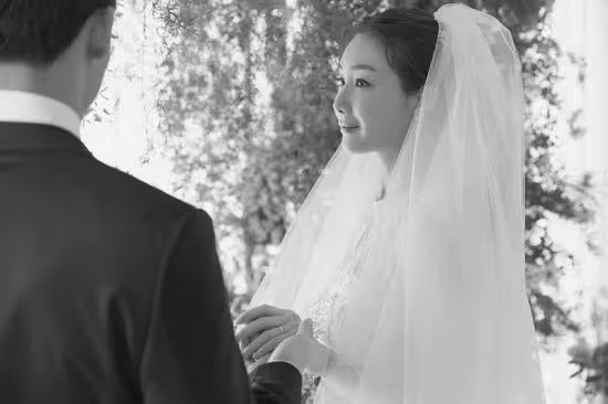 與林志玲同齡，韓國演藝圈最後的剩女42歲崔智友閃婚，靠這保童顏