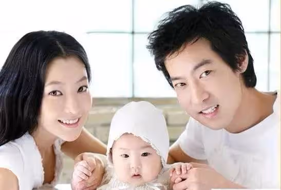 與林志玲同齡,韓國演藝圈最後的剩女42歲崔智友閃婚,靠這保童顏