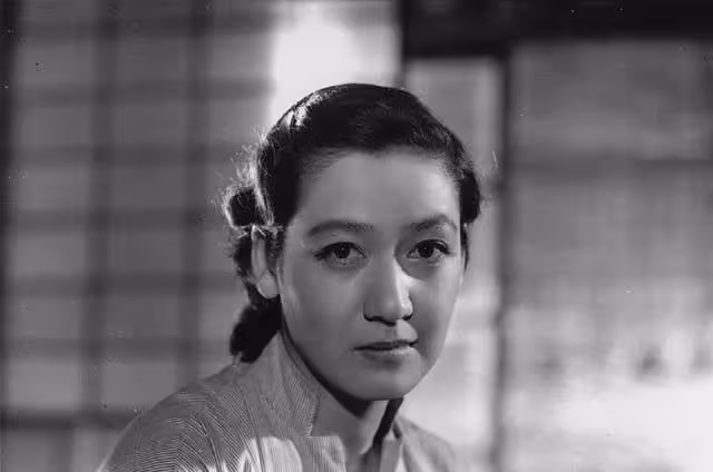 日本女演員原節子:被送給麥克阿瑟當情人,終生未婚,活了95歲