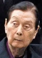 他是韓國財閥創始人,拋妻棄子,與親兒子「共享」同一女星