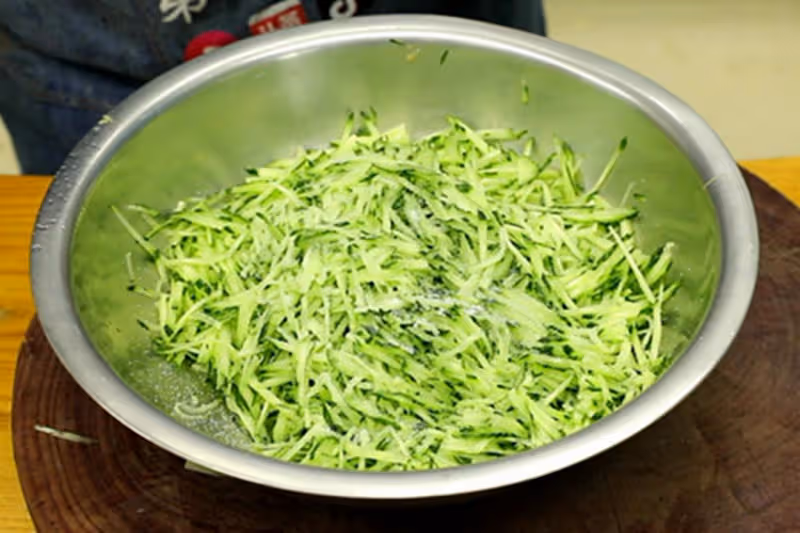 夏天包餃子，韭菜白菜靠邊站！這2種餡兒鮮香不油膩，全家都愛吃