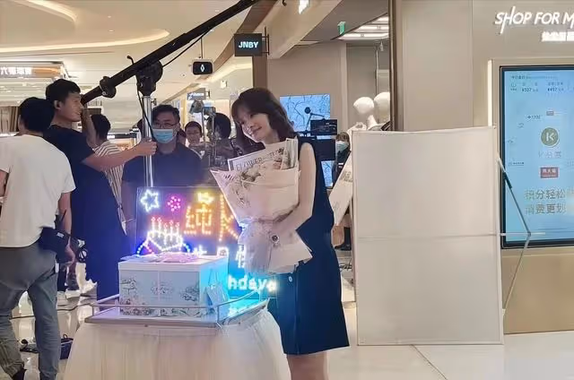 劉濤離婚風波後被偶遇,搭檔劉宇寧上演姐弟戀,被贊白到發光