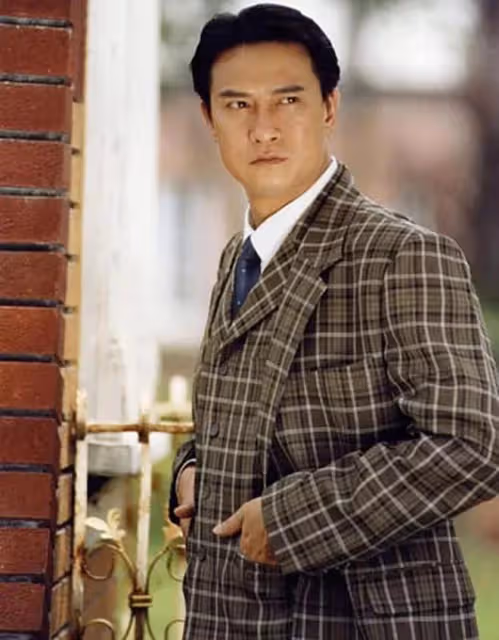 57歲劉錫明近照氣質好,長居內地演出邀約多,家庭幸福已原諒倪震
