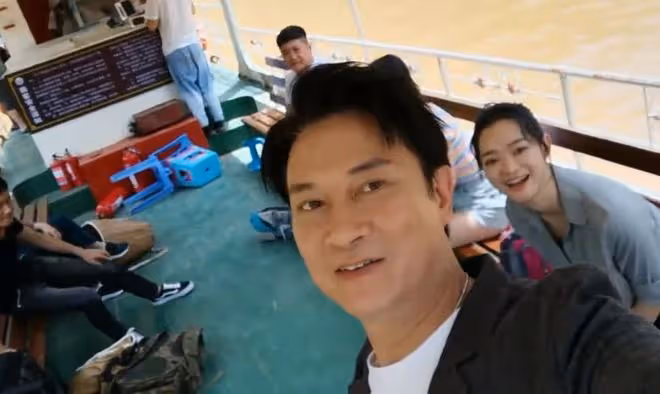 57歲劉錫明近照氣質好,長居內地演出邀約多,家庭幸福已原諒倪震