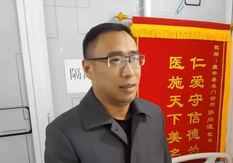 藥店老闆遇老人買藥突發疾病,奮力施救致其骨折,後被索賠50萬,為洗冤屈傾家蕩產,網嘆:好人難做
