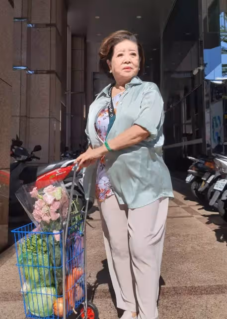 「國民阿嬤」82歲陳淑芳圈內苦熬多年「依舊租房討生活」，其餘全部回饋社會做公益，不留一分財產給孩子
